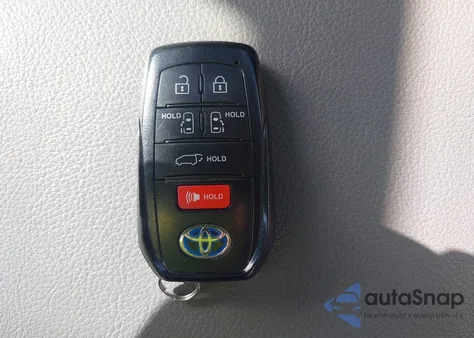 2023 Toyota Sienna Xle z USA, uszkodzony, nr VIN 5TDYRKEC9PS152552